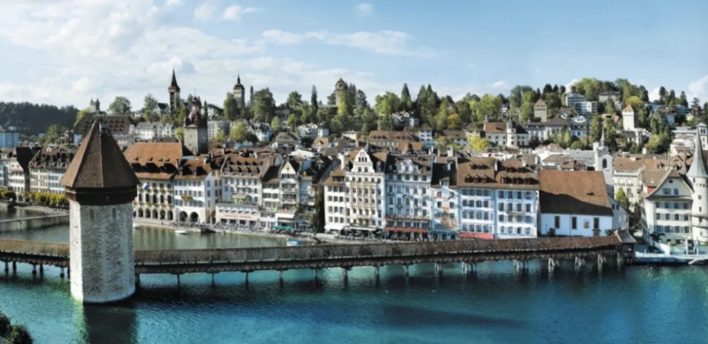 Appreciation of low-altitude characteristic towns and characteristic hotels of Swiss cultural tourism （2）